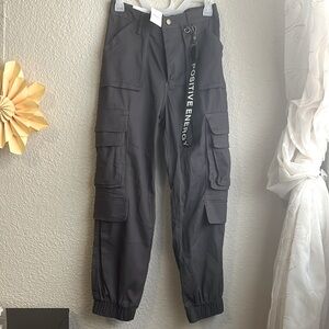 Rue21 Women’s Juniors’ gray high-rise cargo jogger pants NWT Size M